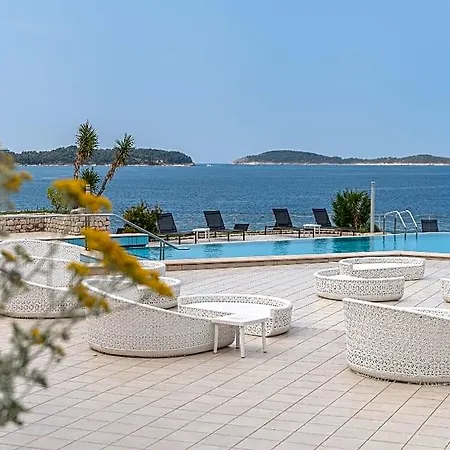 Plat Resort 3*