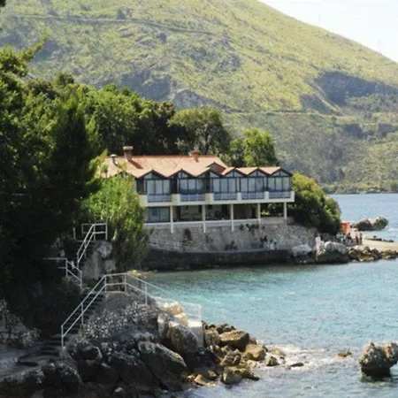 Plat Resort 3*