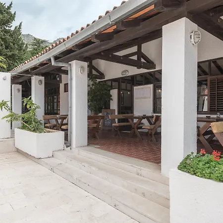 Ośrodek wypoczynkowy Plat 3*